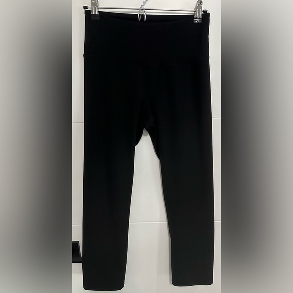 Old Navy Women’s Active Go-Dry Crops- Size Medium Tall - Picture 1 of 5